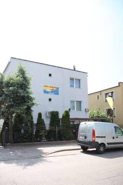רבאל Apartamenty Eka Dom Goscinny 350M Do Plazy מראה חיצוני תמונה
